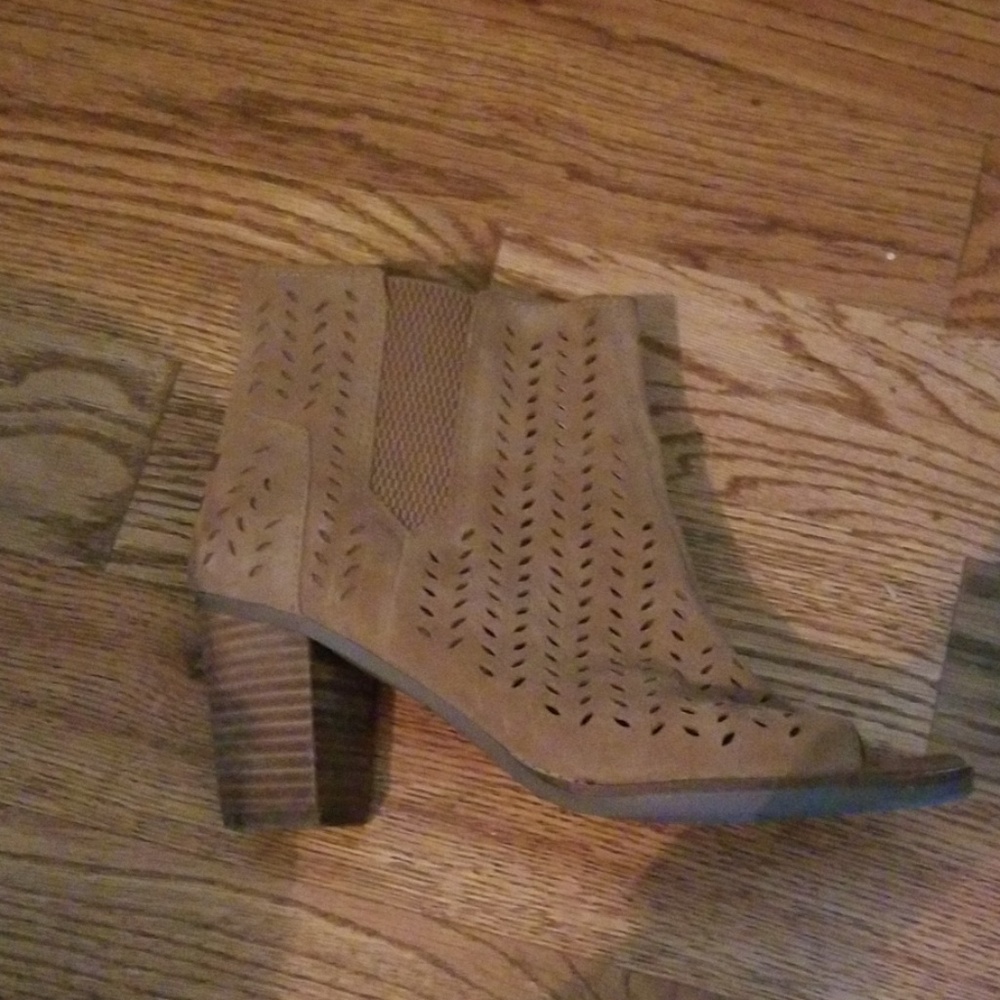 Shoes - Picture 2 of 4